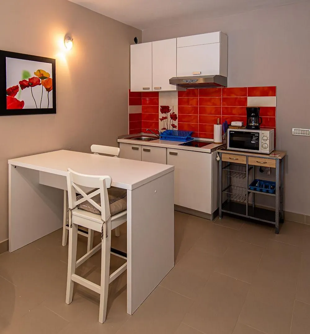 Traumhaftes Studio-Apartment Direkt Am Strand Von Rovinj
