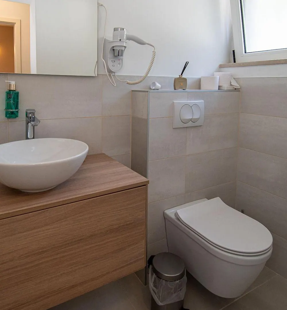 Traumhaftes Studio-Apartment Direkt Am Strand Von Rovinj Apartment